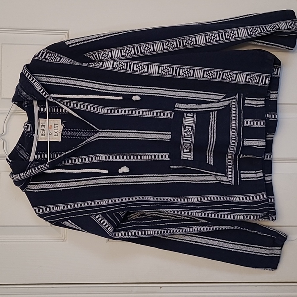 Beach by Exist hooded pullover size L navy white
